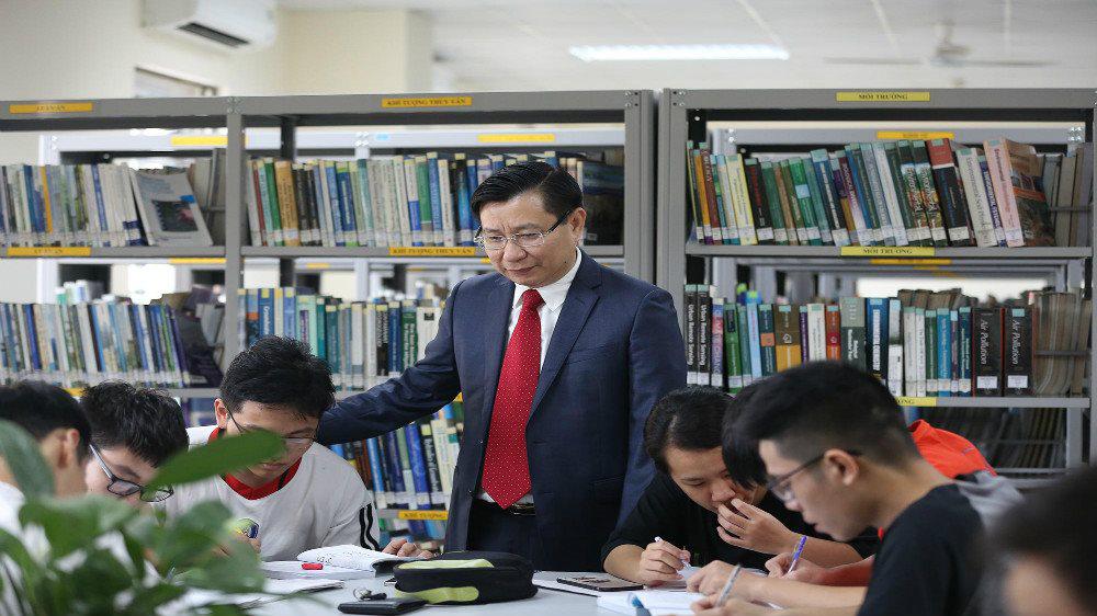 Theo PGS. TS Hoàng Anh Huy, Hiệu trưởng Trường Đại học TNMT Hà Nội, trong thời gian đầu triển khai đào tạo trực tuyến, Nhà trường không tránh khỏi một số thách thức.jpg